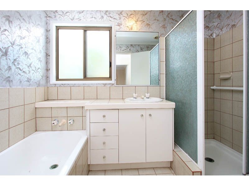 19 Wyndarra Street, Kenmore QLD 4069