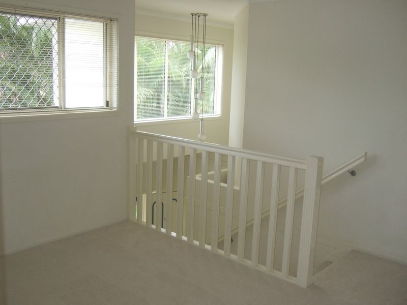 6 Blackbutt Place, Brookfield QLD 4069