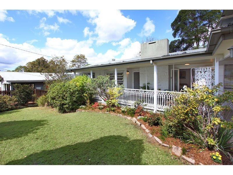 15 Edson Street, Kenmore QLD 4069