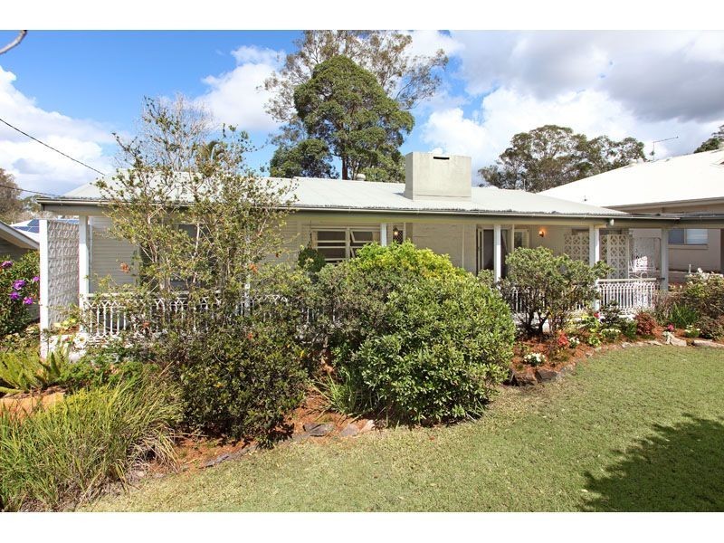 15 Edson Street, Kenmore QLD 4069