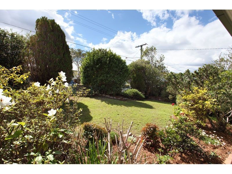 15 Edson Street, Kenmore QLD 4069