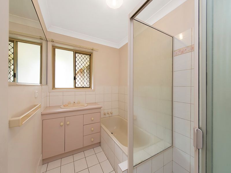 21 Dillingen Street, Chapel Hill QLD 4069