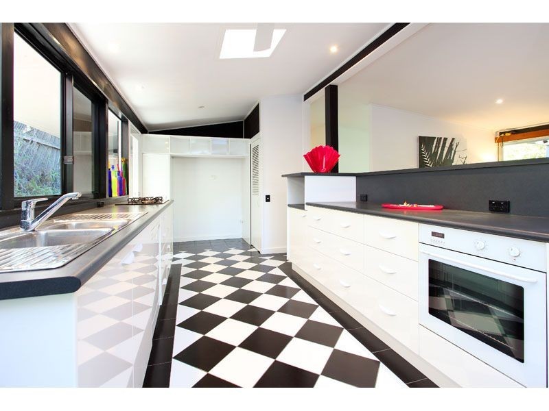 14 Kimba Street, Chapel Hill QLD 4069