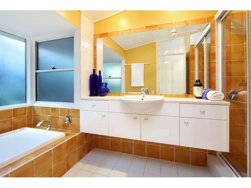 14 Kimba Street, Chapel Hill QLD 4069