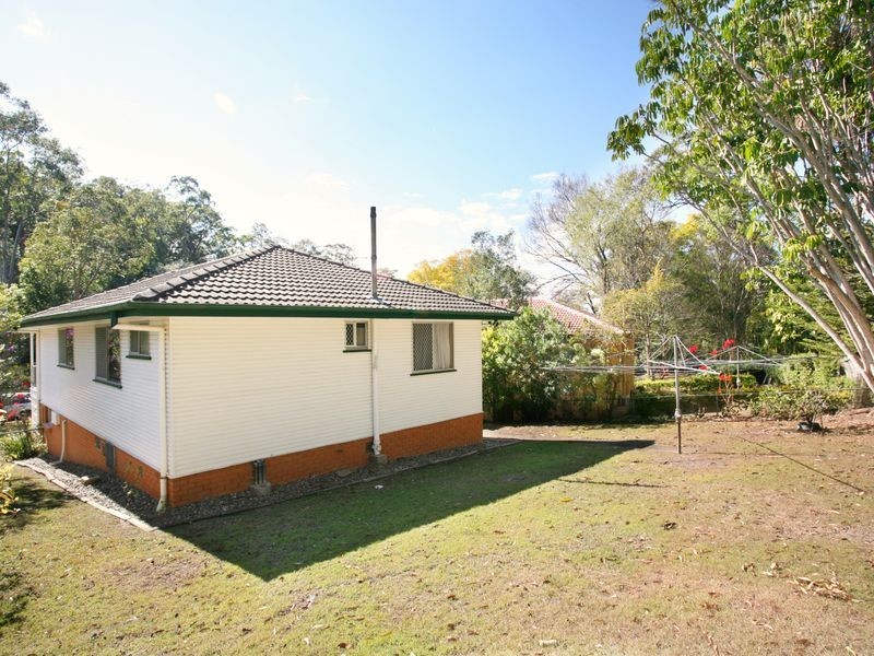 64 Moordale Street, Chapel Hill QLD 4069