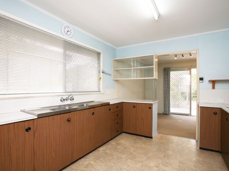 64 Moordale Street, Chapel Hill QLD 4069