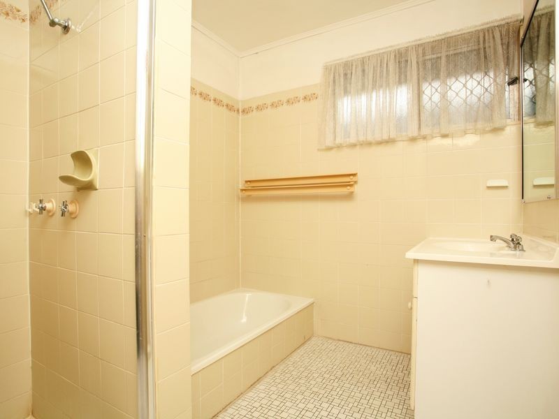 64 Moordale Street, Chapel Hill QLD 4069