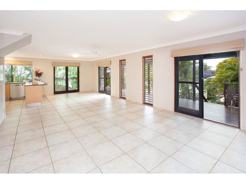 17 Chapman Street, Chapel Hill QLD 4069