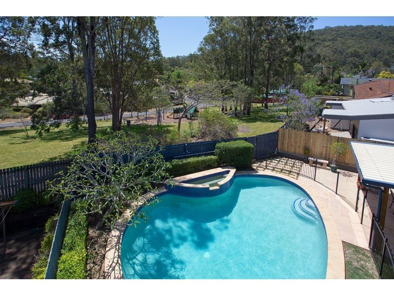 51 Matingara Street, Chapel Hill QLD 4069