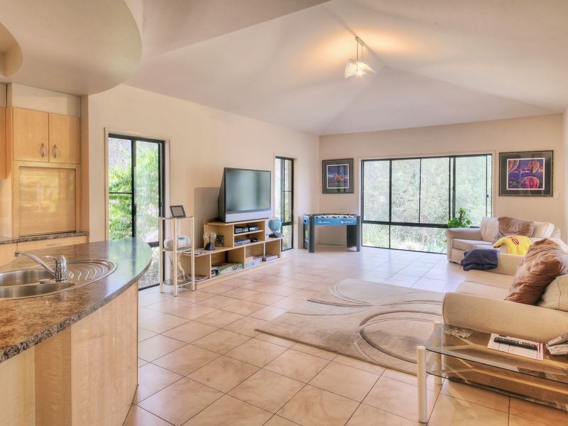 9 Parkwood Place, Anstead QLD 4070