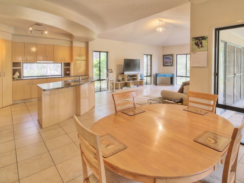 9 Parkwood Place, Anstead QLD 4070