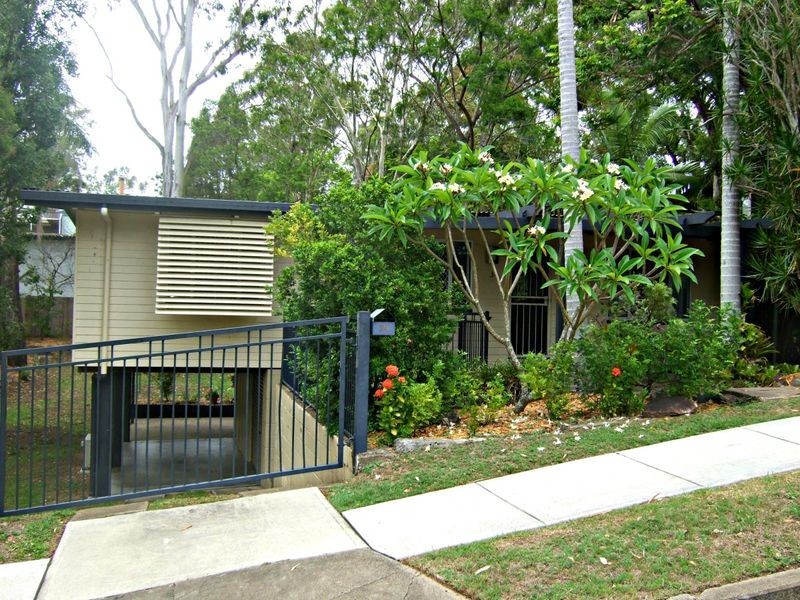 34 Princeton Street, Kenmore QLD 4069