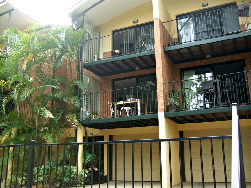 4/7 Woodstock Avenue, Taringa QLD 4068