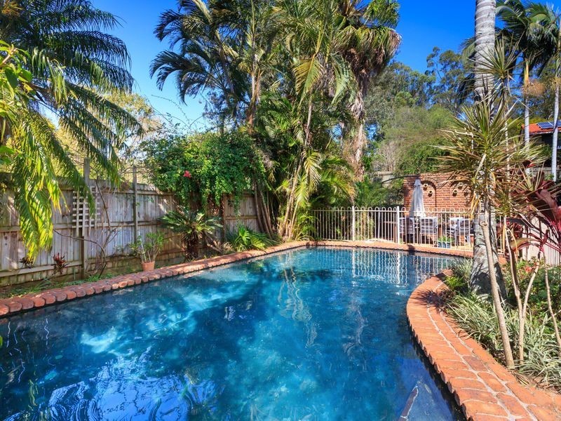 22 Halimah Street, Chapel Hill QLD 4069