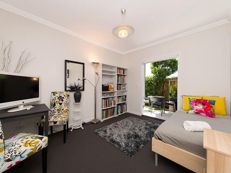 8 Hayward Street, Paddington QLD 4064