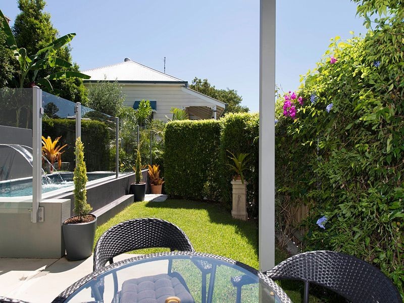 8 Hayward Street, Paddington QLD 4064