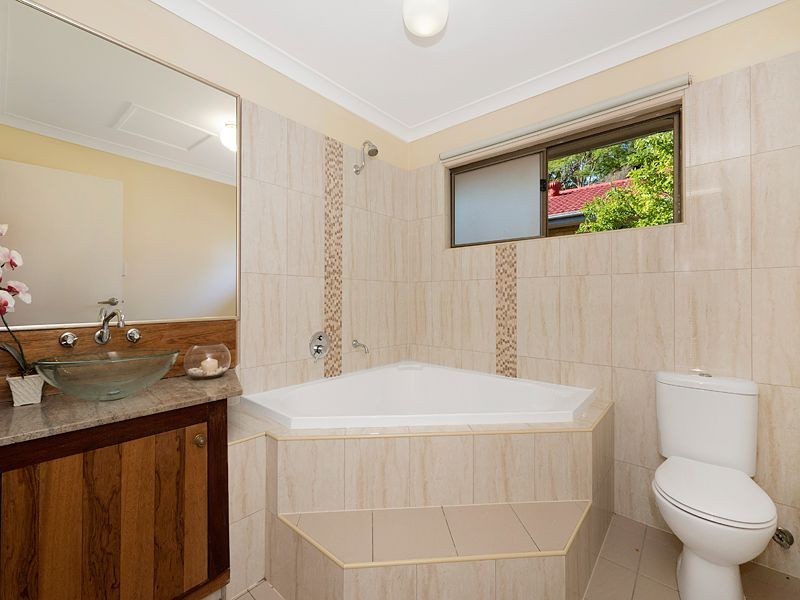 14 Halimah Street, Chapel Hill QLD 4069