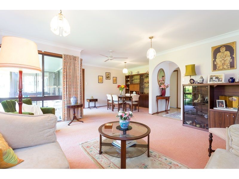 15 Tangmere Street, Chapel Hill QLD 4069