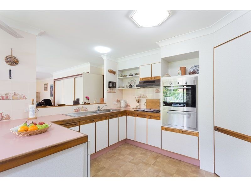 15 Tangmere Street, Chapel Hill QLD 4069