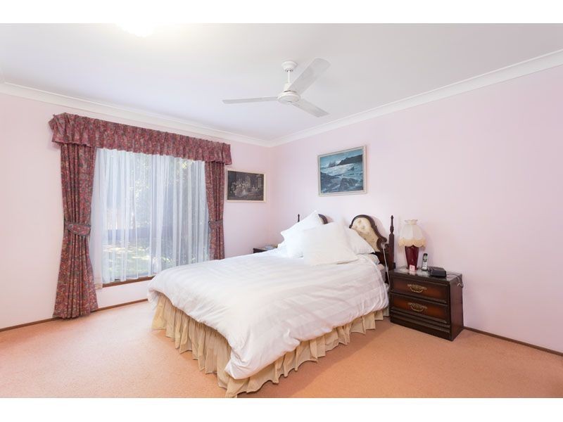 15 Tangmere Street, Chapel Hill QLD 4069