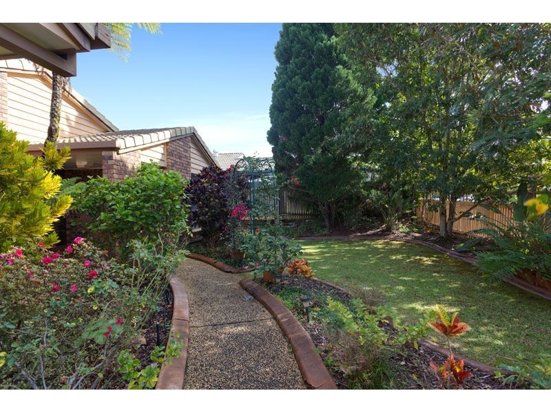 15 Tangmere Street, Chapel Hill QLD 4069