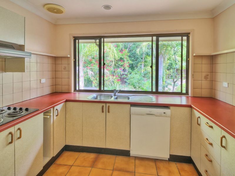 9 Kim Street, Chapel Hill QLD 4069