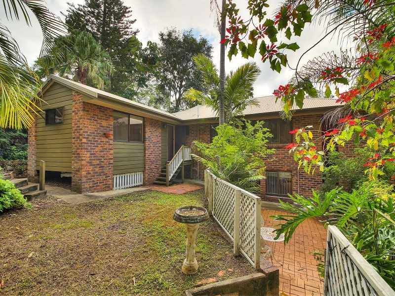 9 Kim Street, Chapel Hill QLD 4069