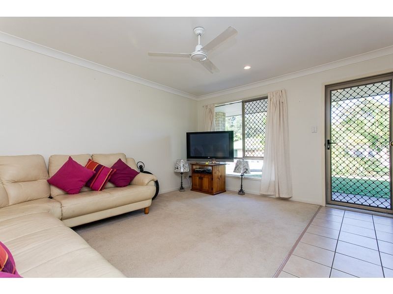 4 Creswick Place, Bellbowrie QLD 4070