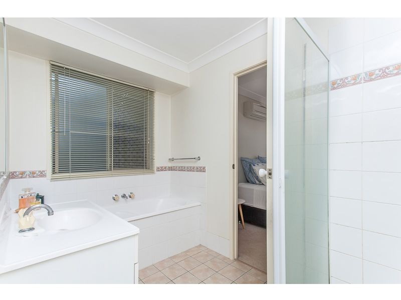 4 Creswick Place, Bellbowrie QLD 4070