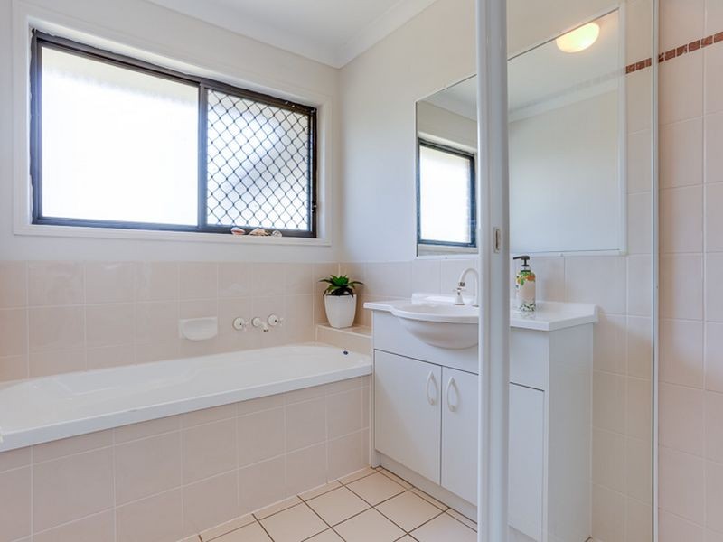 7 Regency Crescent, Moggill QLD 4070