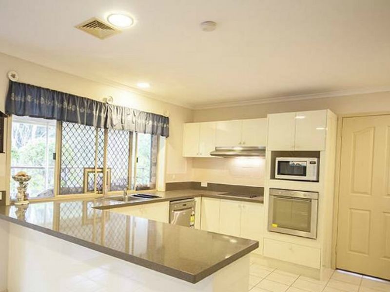 5 Bondel Place, Mount Ommaney QLD 4074