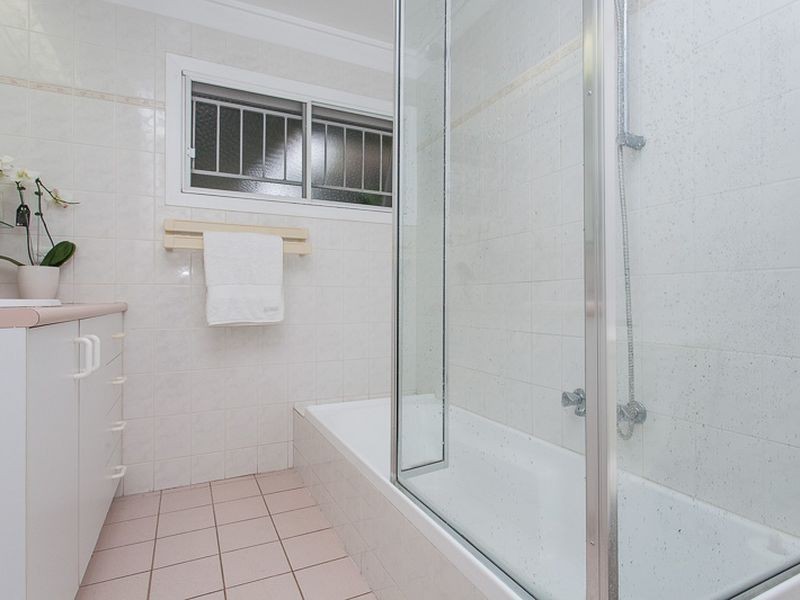 31 Rothesay Street, Kenmore QLD 4069