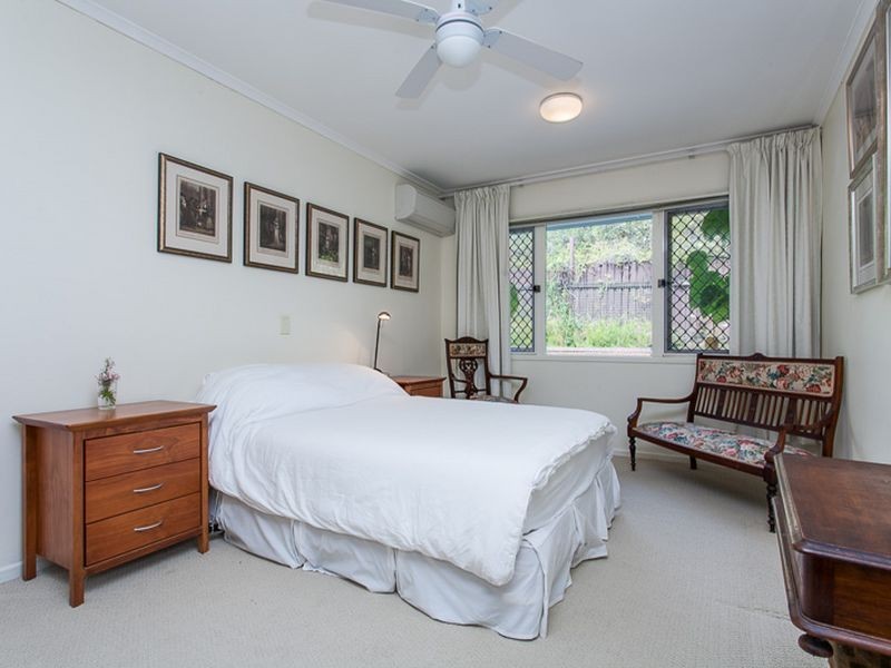 31 Rothesay Street, Kenmore QLD 4069