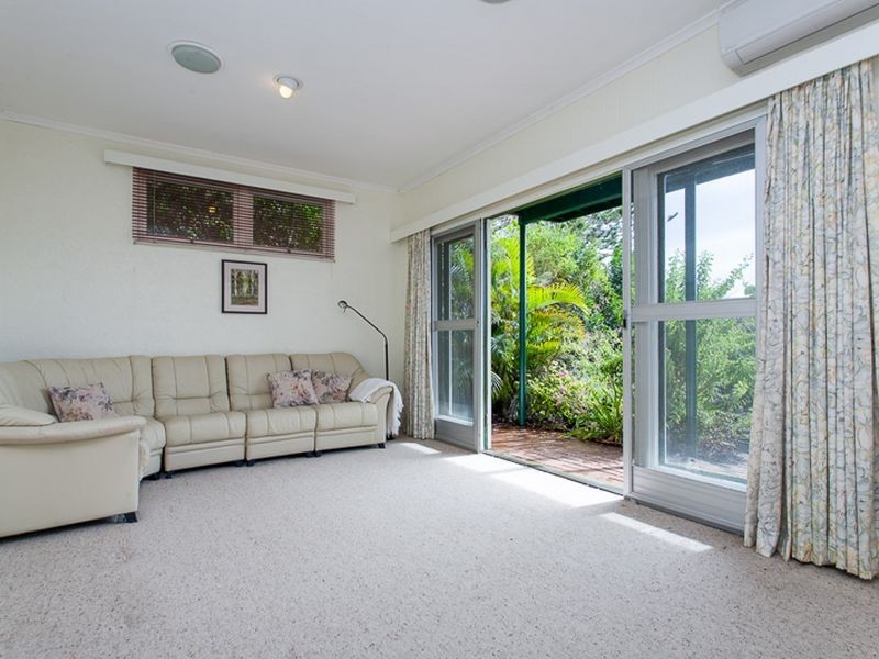 31 Rothesay Street, Kenmore QLD 4069