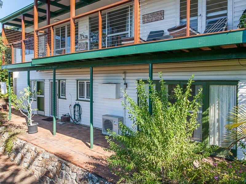 31 Rothesay Street, Kenmore QLD 4069