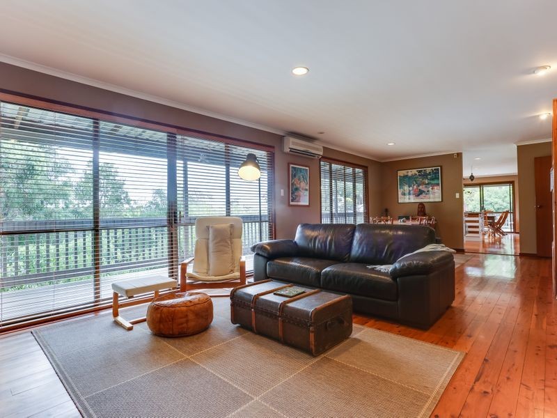 18 Kanooka Street, Bellbowrie QLD 4070