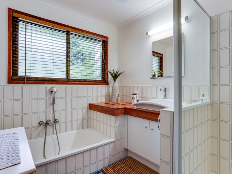 18 Kanooka Street, Bellbowrie QLD 4070