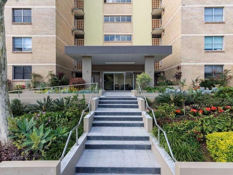 8/36 Jerdanefield Road, St Lucia QLD 4067