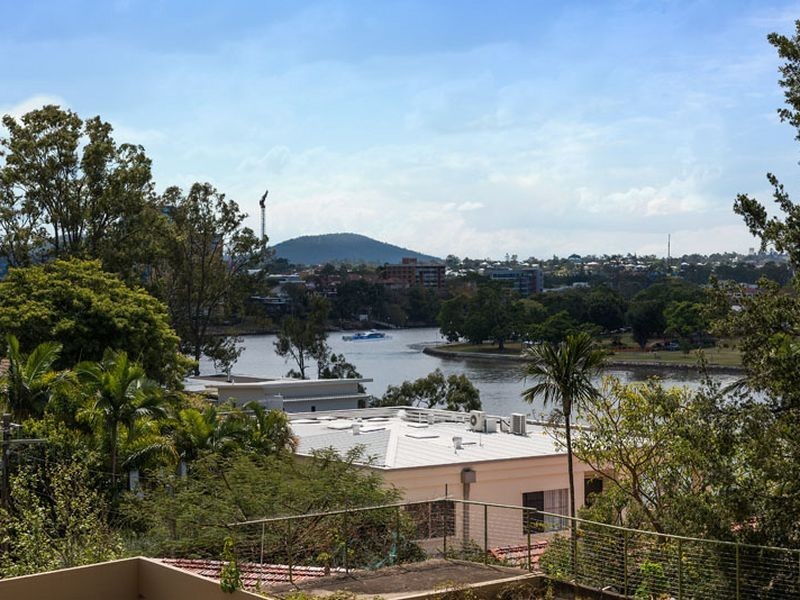 8/36 Jerdanefield Road, St Lucia QLD 4067