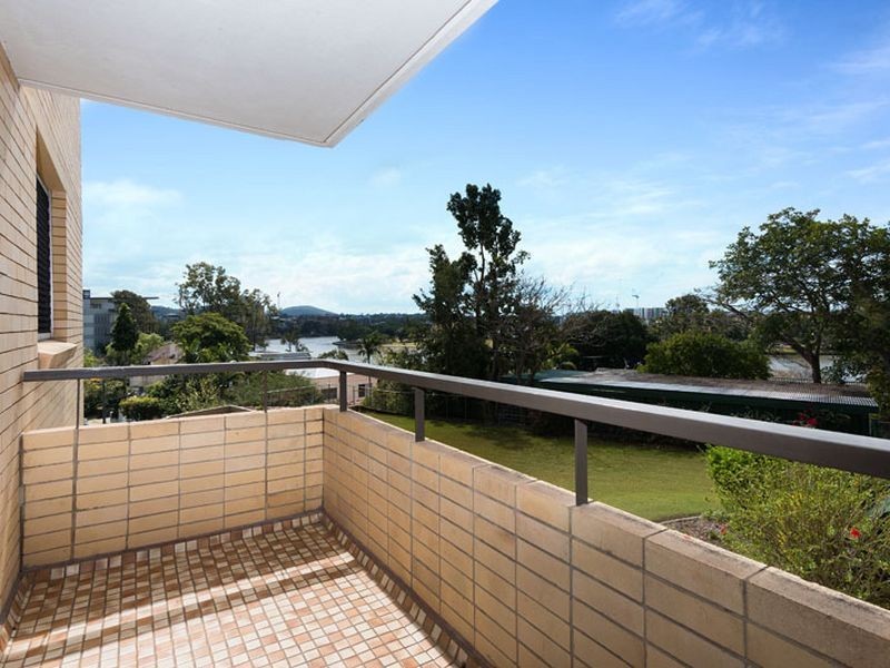 8/36 Jerdanefield Road, St Lucia QLD 4067