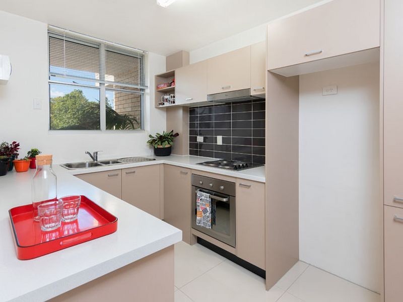 8/36 Jerdanefield Road, St Lucia QLD 4067