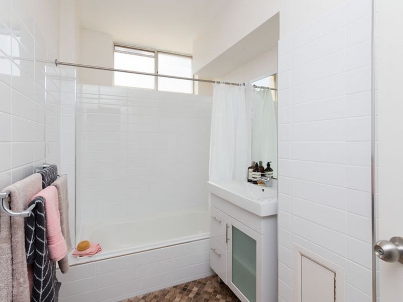 8/36 Jerdanefield Road, St Lucia QLD 4067