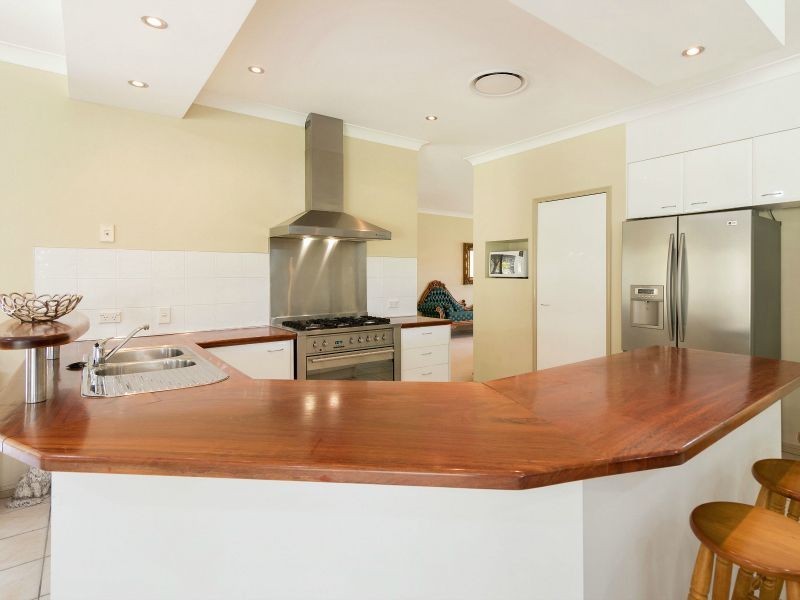 18 Castlereagh Place, Anstead QLD 4070
