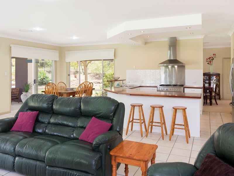 18 Castlereagh Place, Anstead QLD 4070