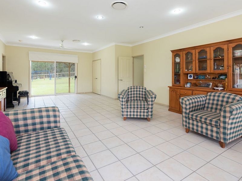 18 Castlereagh Place, Anstead QLD 4070