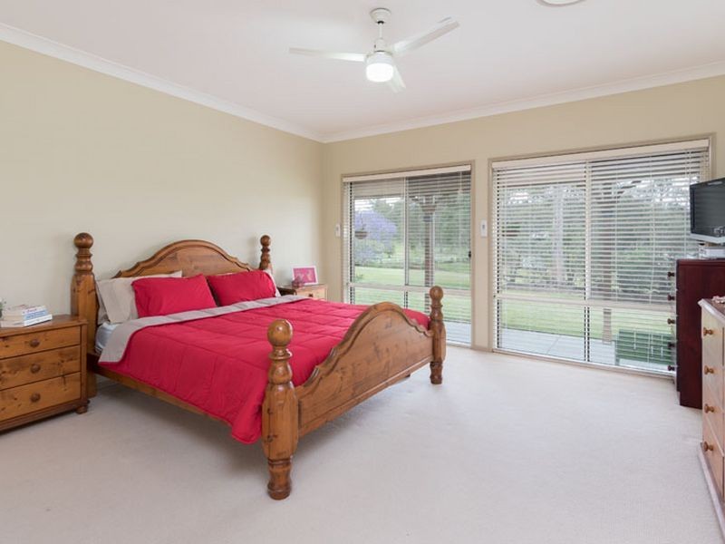 18 Castlereagh Place, Anstead QLD 4070