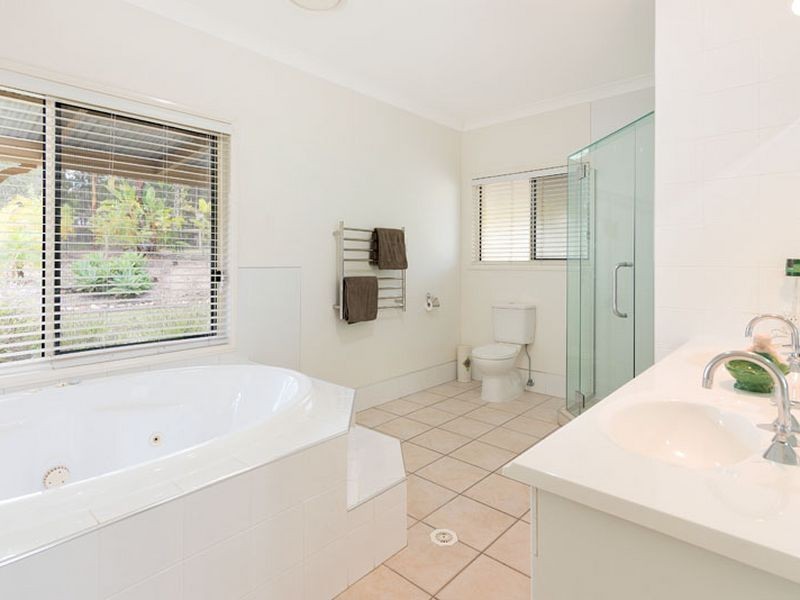 18 Castlereagh Place, Anstead QLD 4070