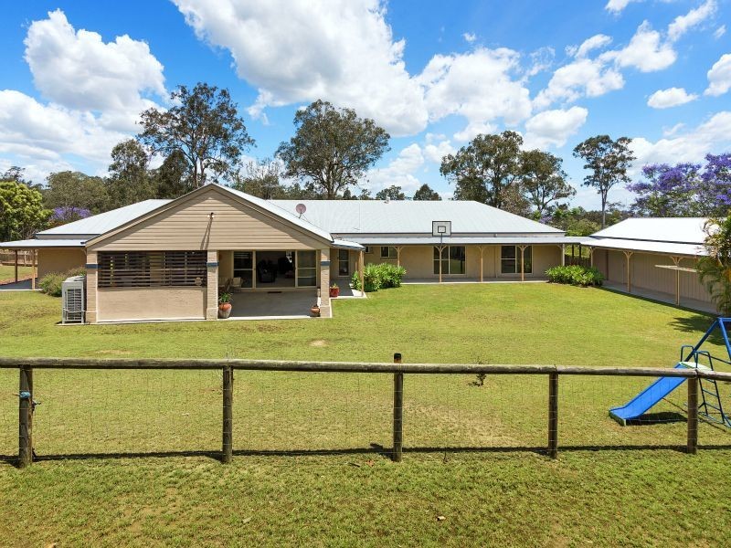 18 Castlereagh Place, Anstead QLD 4070