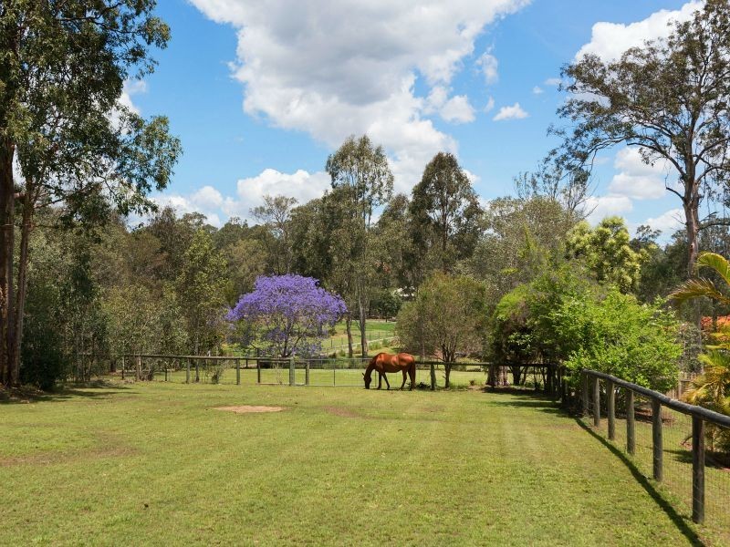 18 Castlereagh Place, Anstead QLD 4070
