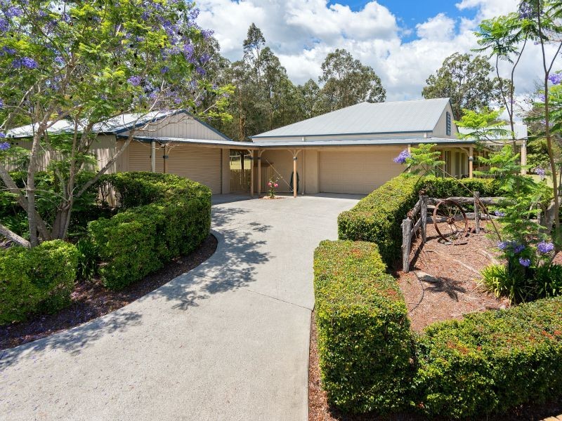 18 Castlereagh Place, Anstead QLD 4070